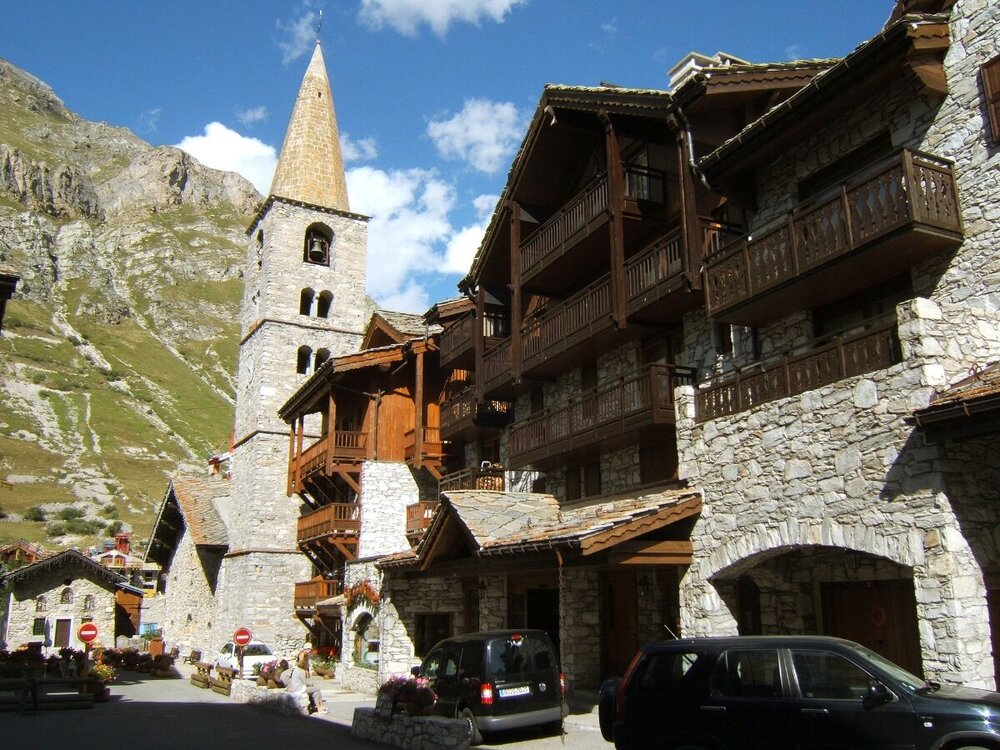 360456249_1920px-Val-dIsere-eglise-chemin-du-Charvet.thumb.JPG.373726c335bd14d6d0f829da05b0612a.JPG