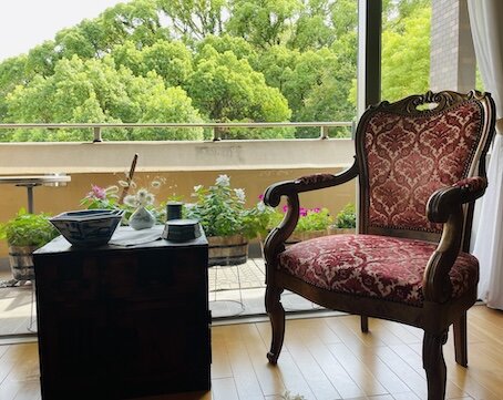 285-Sur le vieil accoudoir.jpg